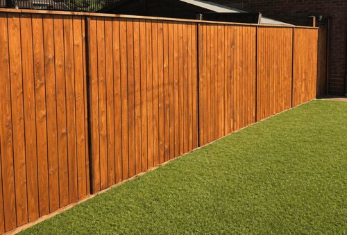 newly-painted-fence-in-backgarden